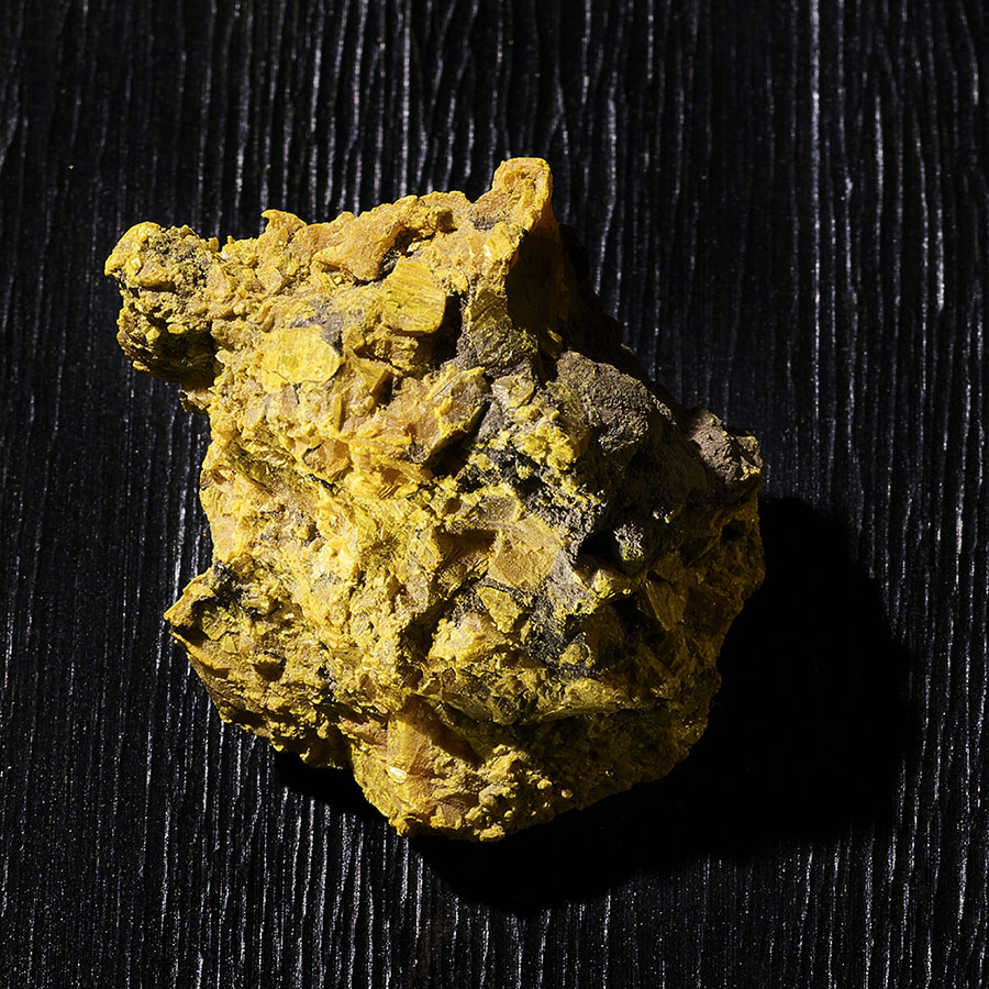 Orpiment pigment